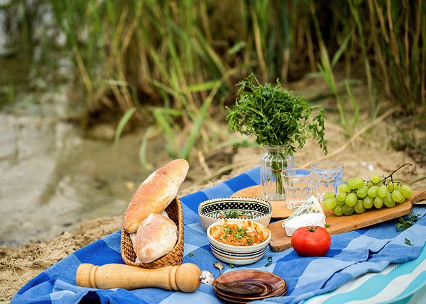 przepis na pastę pomidorową i serowo rybną, danie na piknik